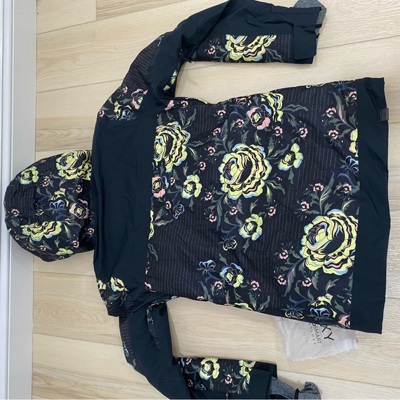 NWT Roxy Women Jet Ski Dry Flight Ski Snow Jacket Floral Size M Waterproof - Picture 13 of 16